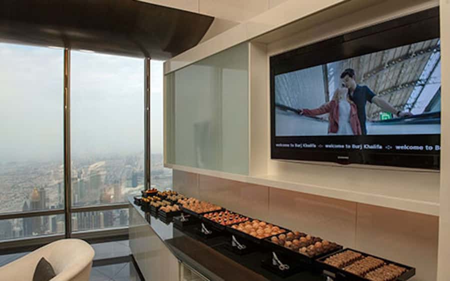 Dubai: Burj Khalifa VIP Experience Level 152 Lounge Access - The VIP route begins inside Dubai Mall
