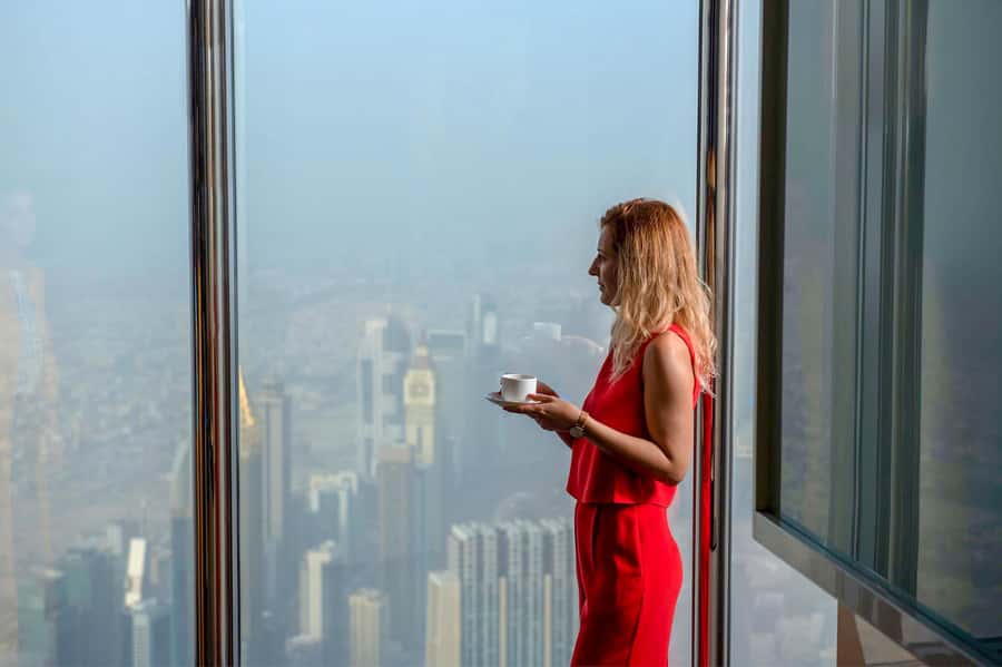 Dubai: Burj Khalifa VIP Experience Level 152 Lounge Access - How sunset compares with a morning visit