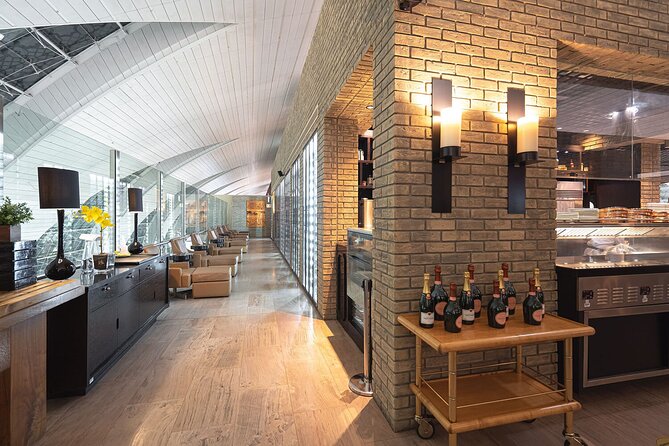 Dubai International Airport (DXB) T3/T1/T2 VIP Lounge Access - Seating, Noise, and Sleeping