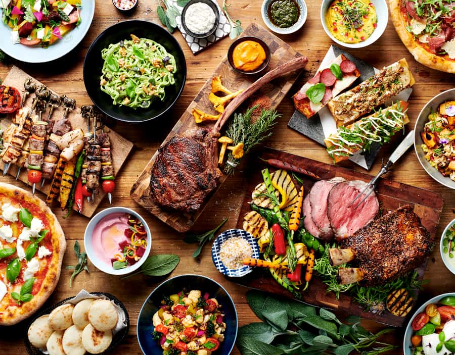 Dubai: Luxury Dinner Buffet at Gastronomy Atlantis The Royal - Choosing between indoor and outdoor seating