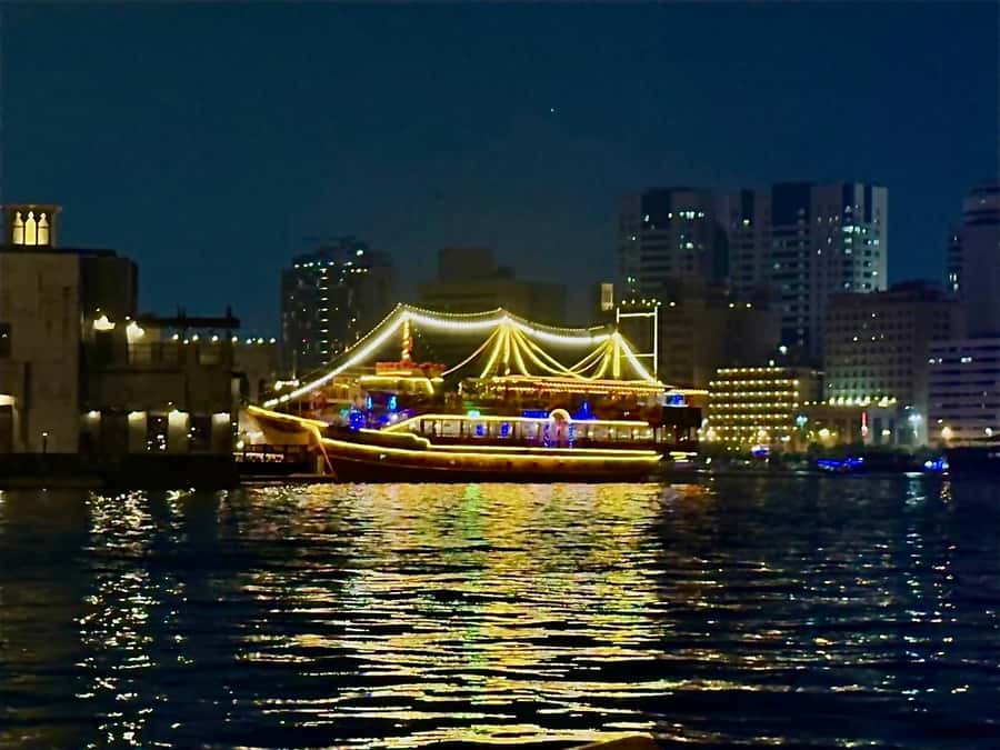 Dubai: Luxury Dinner Cruise with Live Music - How the price compares with the experience