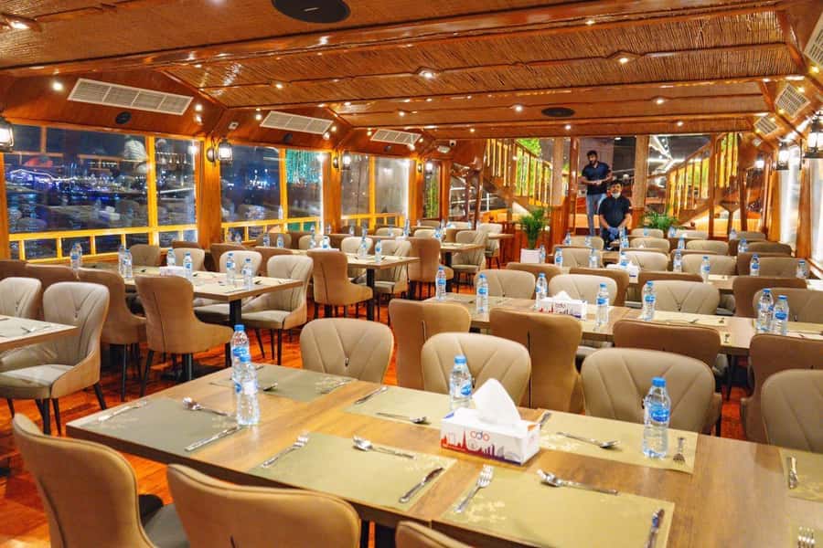 Dubai: Luxury Dinner Cruise with Live Music - What happens at the dock