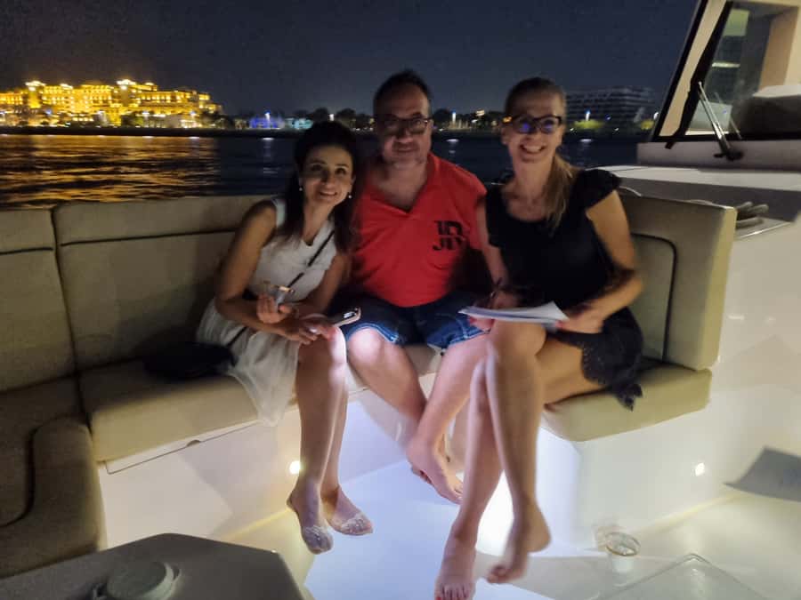 Dubai: Luxury Sightseeing Cruise with Food and Drinks - Atlantis and the outer Palm route