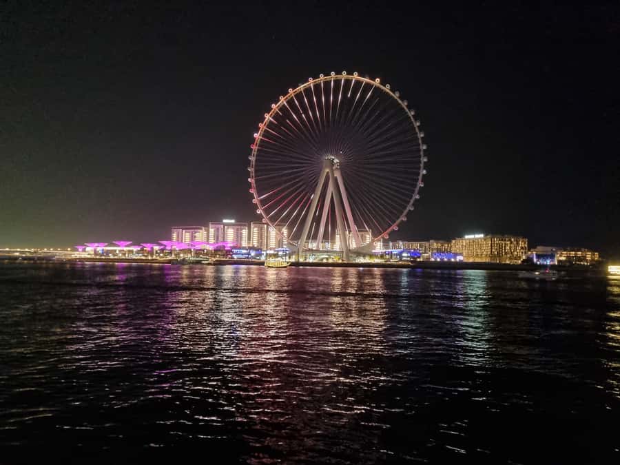 Dubai: Luxury Sightseeing Cruise with Food and Drinks - How the atmosphere feels on board