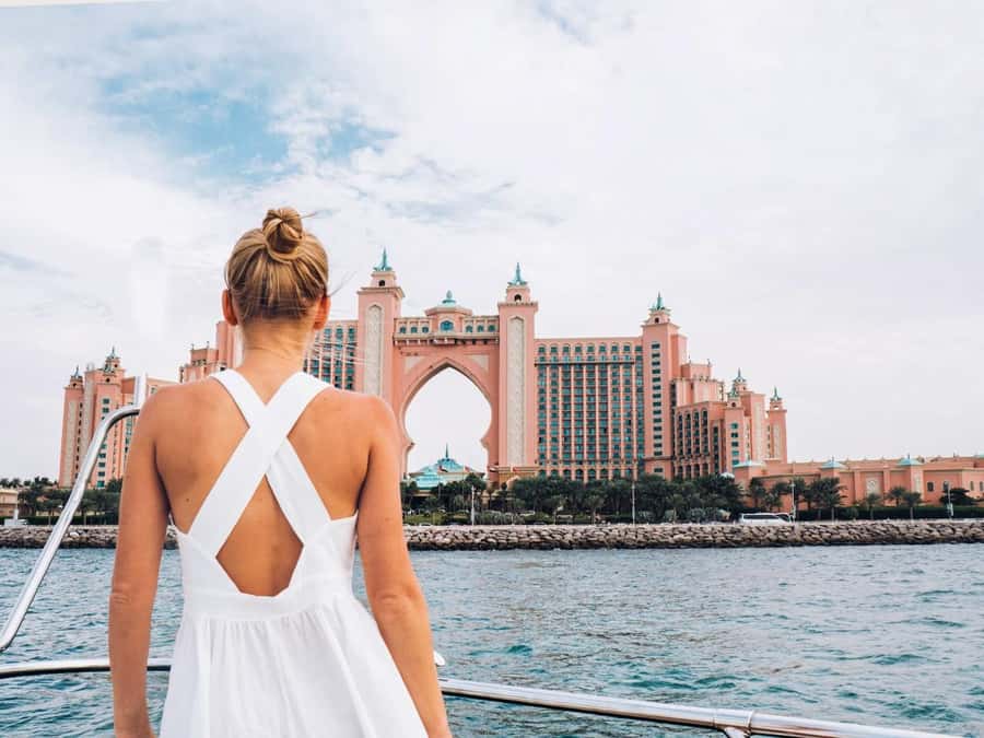 Dubai: Luxury Sunset Yacht Tour with Snacks and Drinks - Boarding and settling into the yacht