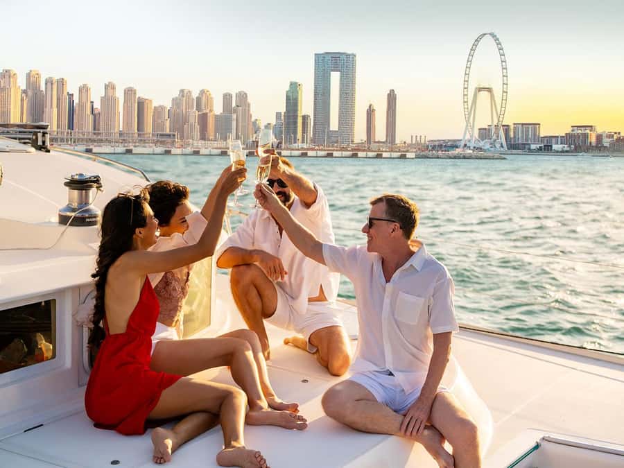 Dubai: Luxury Sunset Yacht Tour with Snacks and Drinks - Getting to the yacht without a last-minute scramble