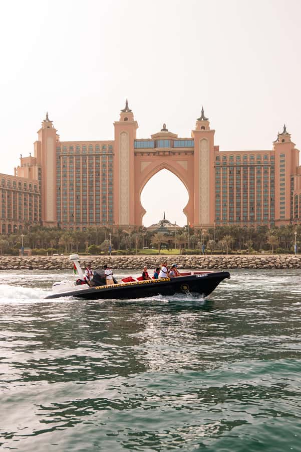 Dubai Marina: 1-Hour Luxury Sightseeing Speedboat Tour - Key points at a glance