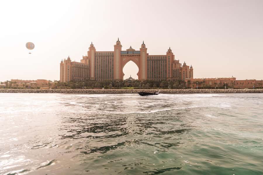 Dubai Marina: 1-Hour Luxury Sightseeing Speedboat Tour - Dubai Marina Canal: a slow start with big buildings