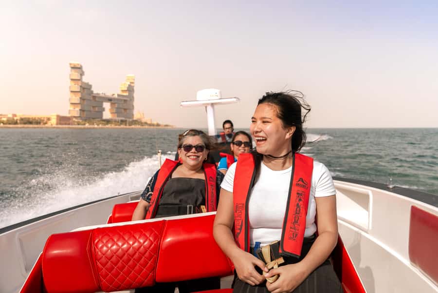Dubai Marina: 1-Hour Luxury Sightseeing Speedboat Tour - Choosing the best time and setting expectations