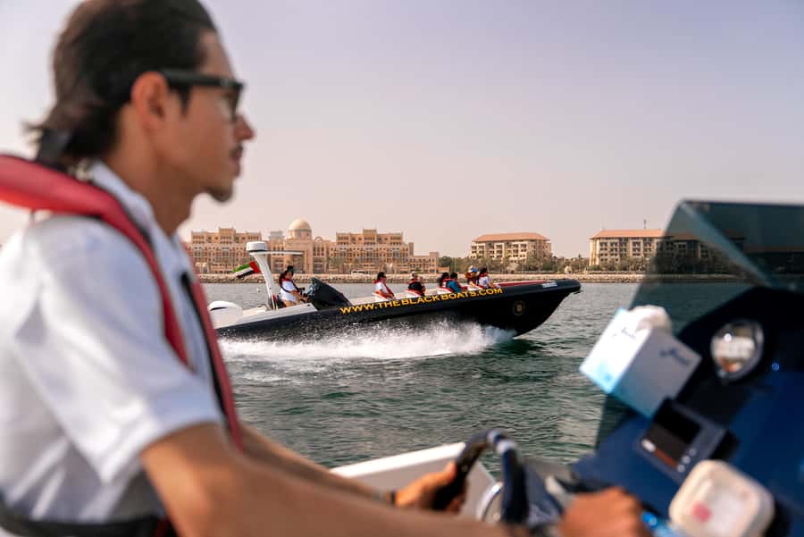 Dubai Marina: 1-Hour Luxury Sightseeing Speedboat Tour - Who should book this speedboat tour