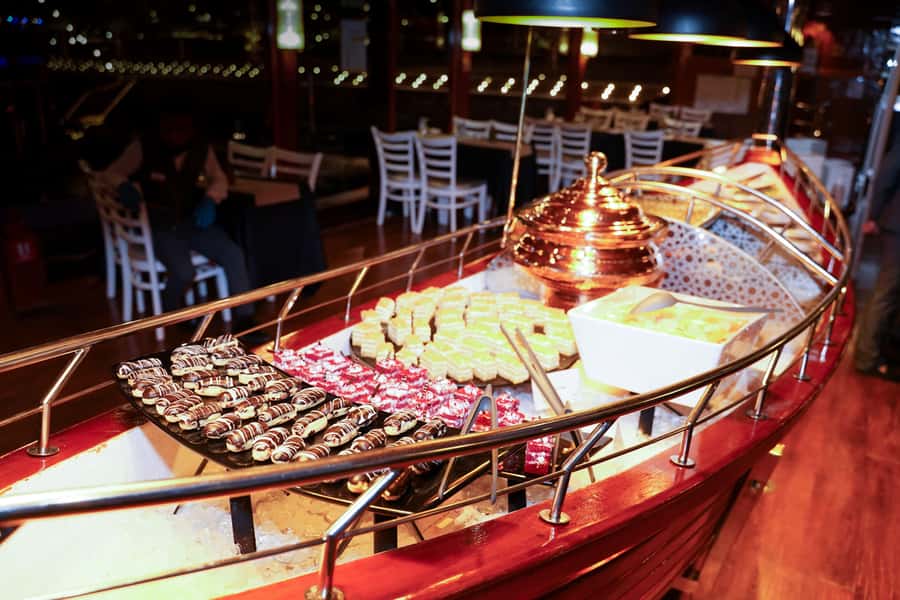 Dubai: Marina Luxury Dhow Dinner Cruise - What dinner is really like