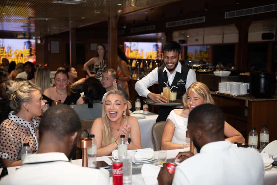 Dubai Marina: Luxury Dinner Cruise, Live Show, Open Bar & DJ - Why this Dubai Marina cruise works