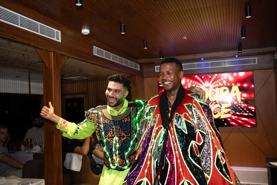 Dubai Marina: Luxury Dinner Cruise, Live Show, Open Bar & DJ - What the two-hour timing means