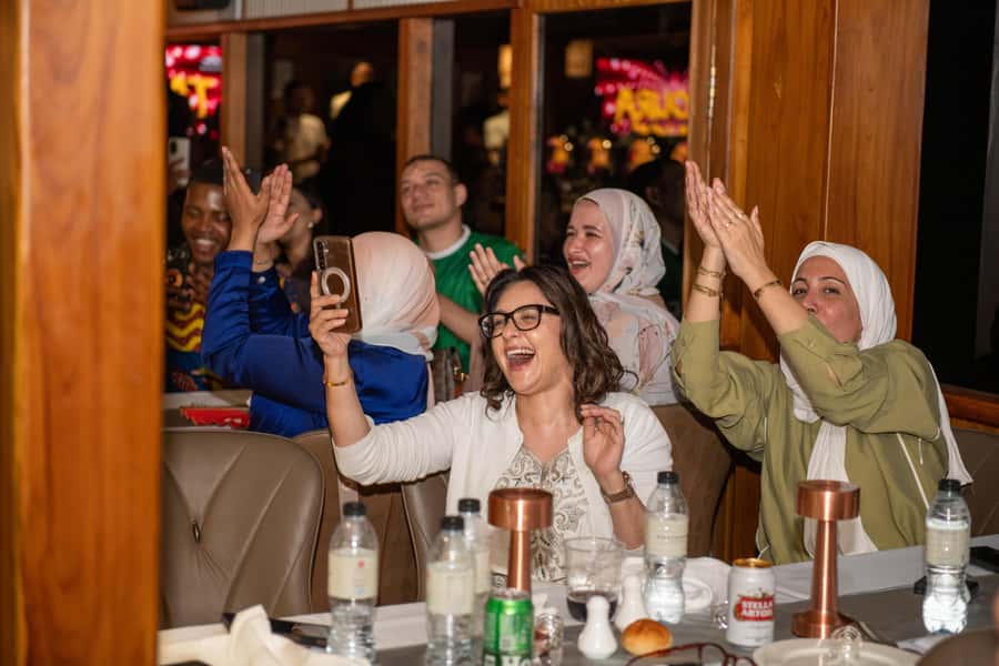 Dubai Marina: Luxury Dinner Cruise, Live Show, Open Bar & DJ - Boarding from Dubai Marina