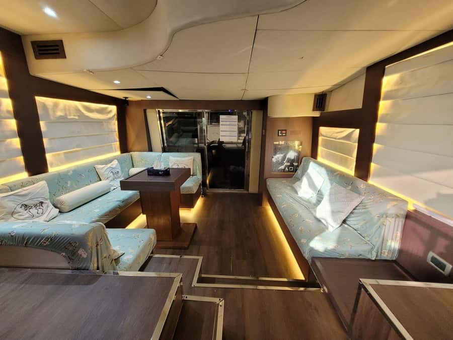 Dubai Marina luxury Yacht Tour: AinDubai,JBR &Harbour(1Hour) - Finding the Splash Tours meeting point