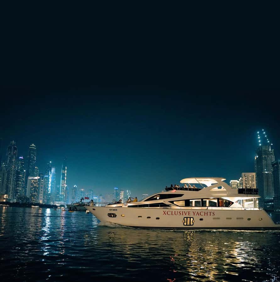 Dubai Marina: Luxury Yacht Tour with Breakfast or BBQ Option - Why a Dubai yacht tour works so well