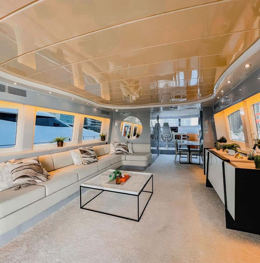 Dubai Marina: Luxury Yacht Tour with Breakfast or BBQ Option - Breakfast, BBQ, and drinks