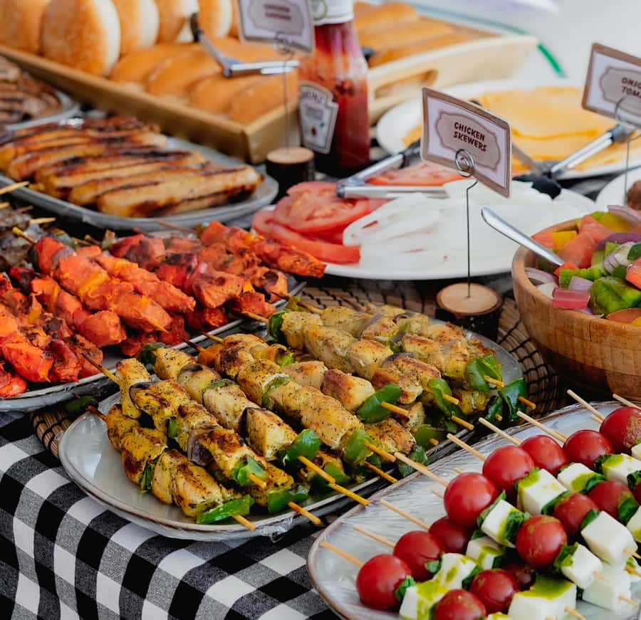 Dubai Marina: Luxury Yacht Tour with Breakfast or BBQ Option - Sunset, music, and photographs