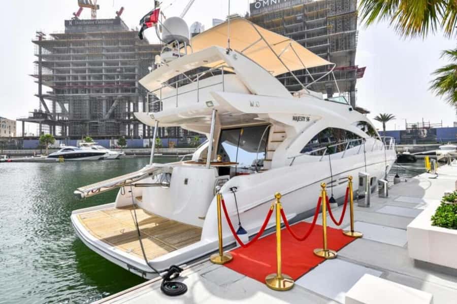 Dubai: Marina Private Luxury Yacht Tour - Dubai Marina is the right place to begin