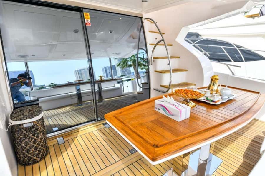 Dubai: Marina Private Luxury Yacht Tour - Atlantis, the Anchor, and the Lagoon