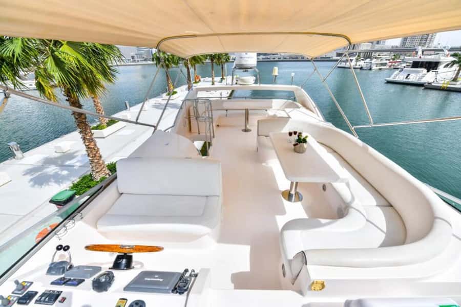 Dubai: Marina Private Luxury Yacht Tour - The best departure time for photographs