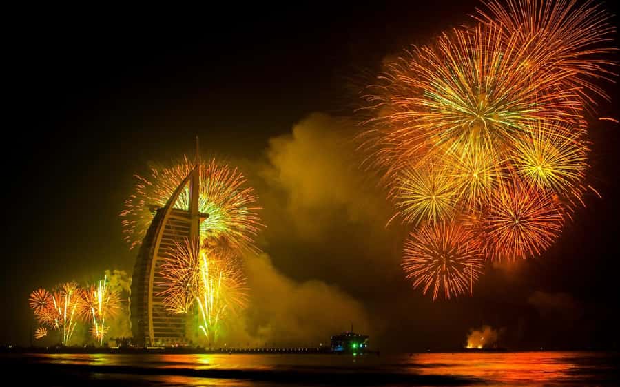 Dubai: New Year Eve Luxury Yacht Fireworks View & BBQ Cruise - What the three-hour route includes