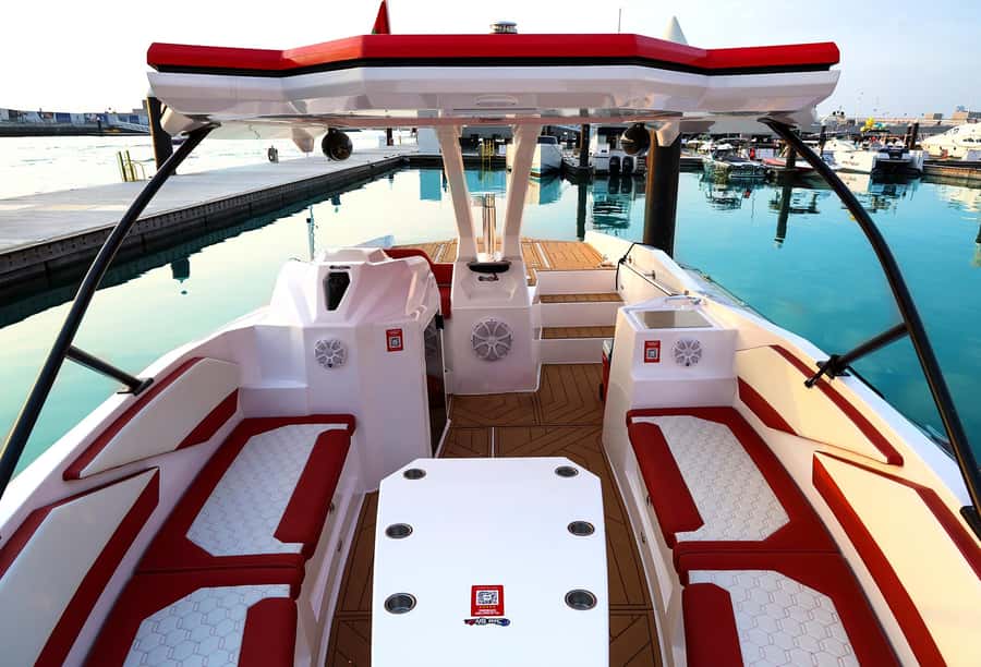 Dubai: Private Luxury Boat with Sightseeing Tour - Safety, Comfort, and What to Bring