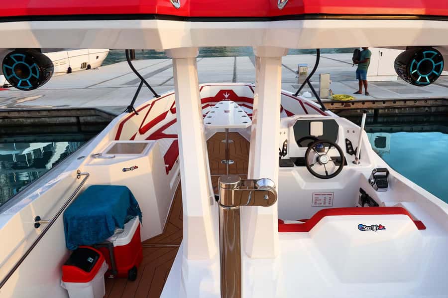 Dubai: Private Luxury Boat with Sightseeing Tour - Should You Book This Dubai Boat Tour?