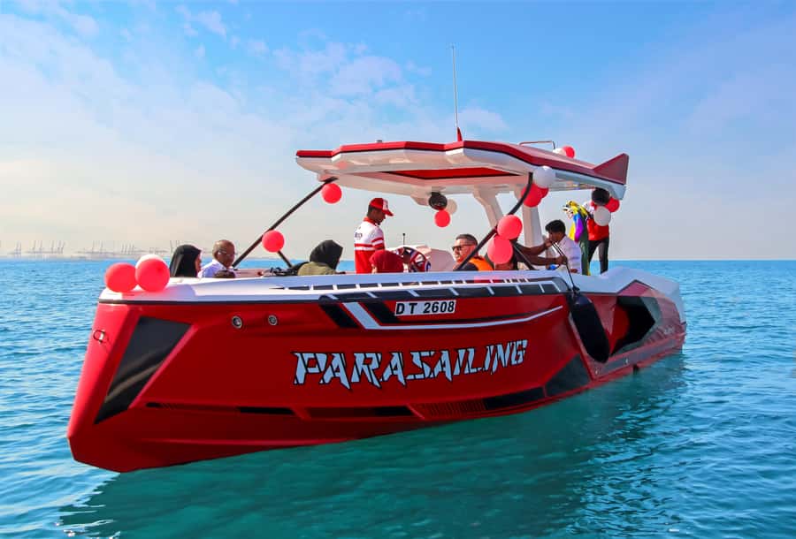 Dubai: Private Luxury Boat with Sightseeing Tour - How the Private Format Changes the Experience
