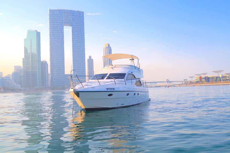 Dubai: Private Luxury Cruise on a Stylish 50ft Yacht - Should you book the Kings and Queens yacht?