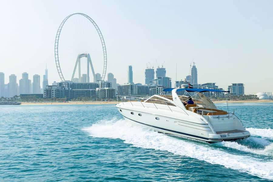 Dubai: Private Luxury Everest Yacht Cruise from Dubai Marina - What the Everest yacht experience feels like