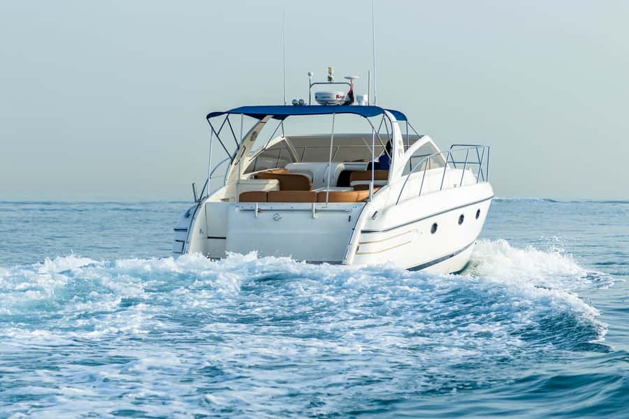 Dubai: Private Luxury Everest Yacht Cruise from Dubai Marina - Burj Al Arab and the open coast