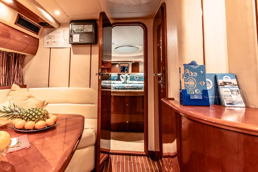 Dubai: Private Luxury Everest Yacht Cruise from Dubai Marina - Small details that can make the trip better