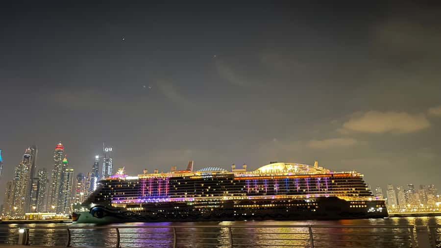 Dubai: Private Luxury Night Boat Tour - Dubai after dark, seen from a private boat