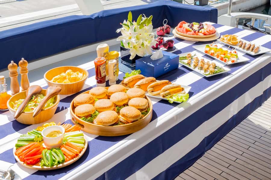 Dubai: The Luxury Yacht Tour with Live BBQ Option - Practical rules and comfort notes