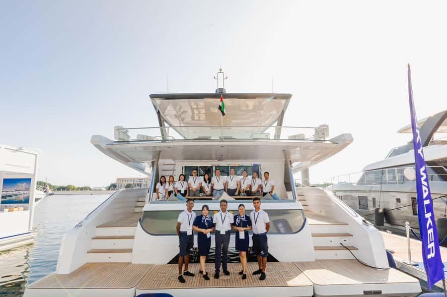 Dubai: The Luxury Yacht Tour with Live BBQ Option - Leaving Dubai Harbour and finding the boat