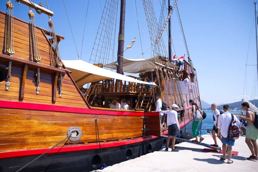 Dubrovnik: Elaphiti Island Luxury Pirate Ship Cruise - FAQ