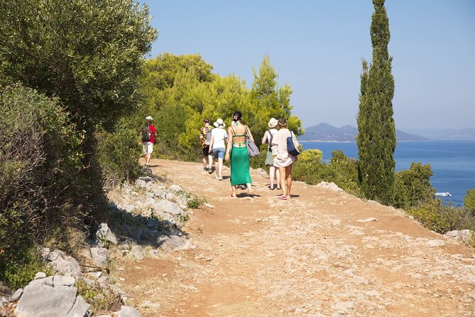 Elaphiti Islands On The Luxury Pirate Ship Karaka Dubrovnik - What the crew and guides add to the day