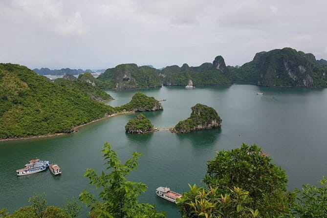 Elite of The Seas - Unique Luxury 3 Days Cruise in Halong & Lan Ha Bay - Sunrise golf and Tai Chi on day two