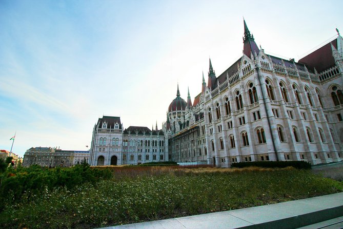 Exclusive Budapest City Tour by Luxury Car - Half Day - Why the driver and guide matter