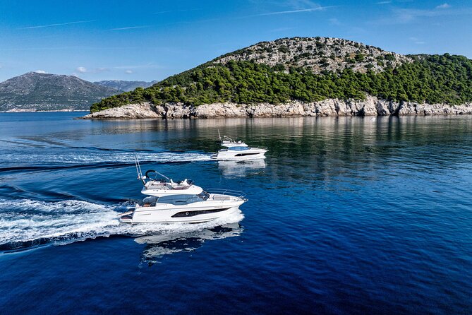 Exclusive Luxury Yacht Tour of the Elaphiti Islands - Cliff jumping near Koločep Lighthouse