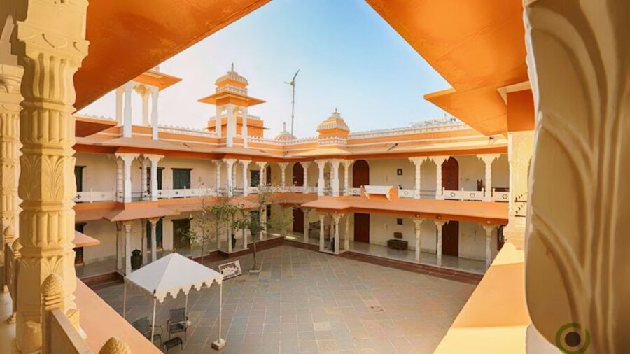 Experience Luxury: Private Museum, Vintage Car Ride - A closer look at the palace setting
