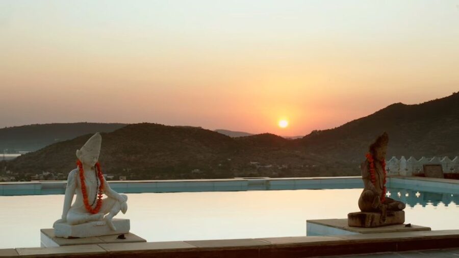 Experience Luxury: Private Museum, Vintage Car Ride - Practical details that affect your day