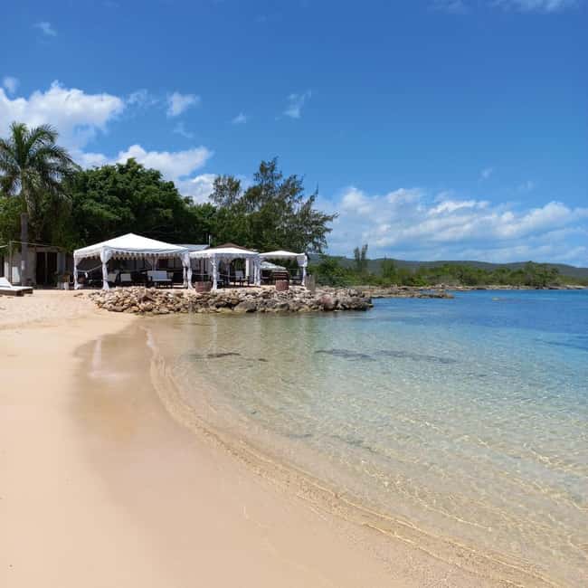 Falmouth: Dunn’s River Falls & Bamboo Beach Club VIP Access - The 45-minute ride from Falmouth