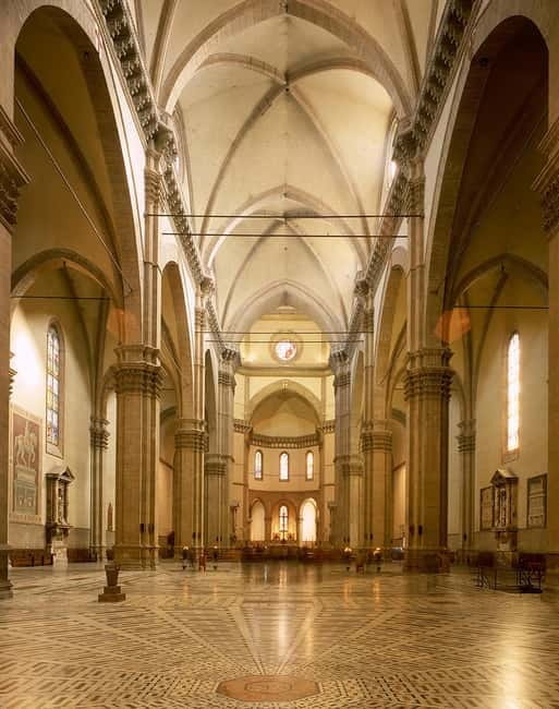 Florence: Duomo Cathedral Immediate VIP Access & Guided Tour - Meeting the yellow-bibbed assistant at Piazza Duomo