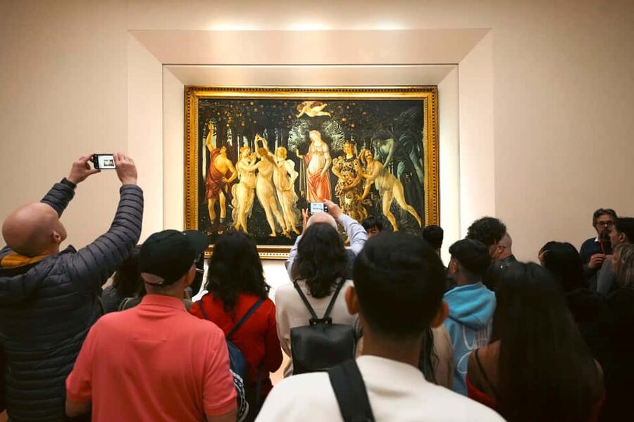 Florence: Uffizi Gallery Reserved-Entry VIP Tour - Caravaggio’s Medusa and what the tour leaves out