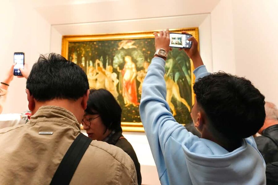 Florence: Uffizi Gallery Reserved-Entry VIP Tour - The guide makes or breaks the experience