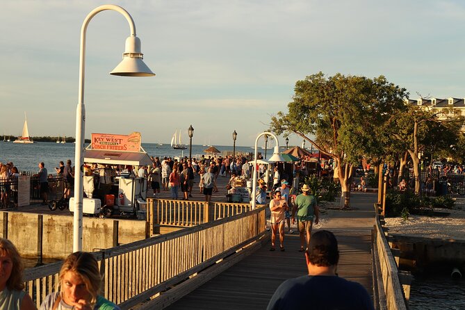 Fort Lauderdale/Hollywood: Key West Full-Day Tour in Luxury Coach Bus - A short Key Largo break after about 90 minutes