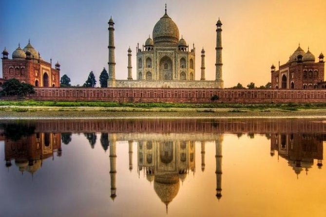 Four-Day Private Luxury Golden Triangle Tour to Agra and Jaipur From New Delhi - Day 1: Qutub Minar, Lotus Temple, and central Delhi