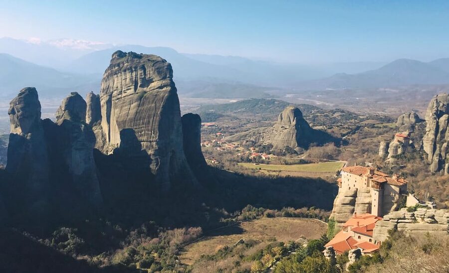 From Athens: Meteora Full-Day Trip with Guide on Luxury Bus - Lunch in Kastraki